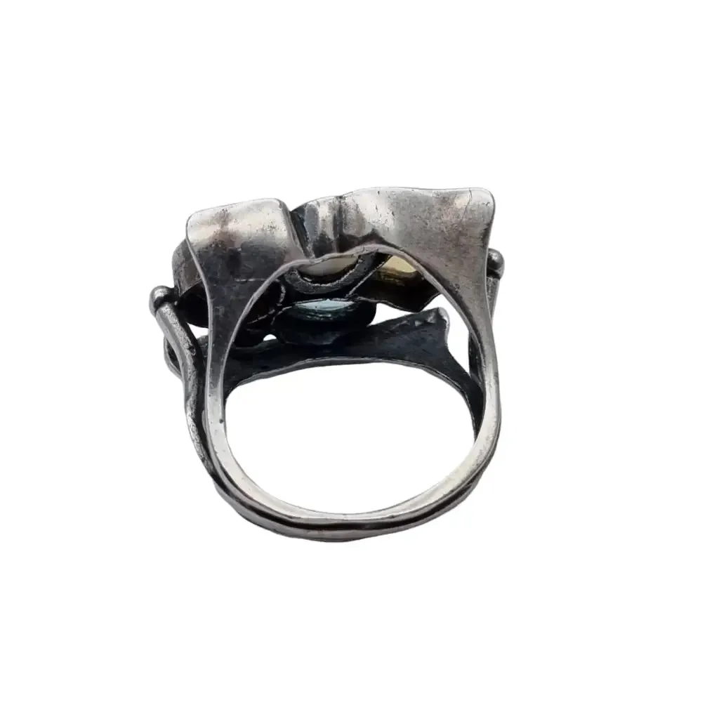 925 silver ring with blue stones of original design, large size.