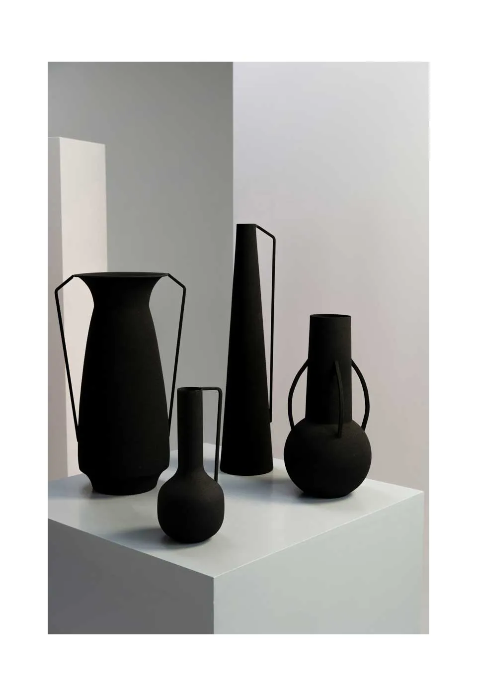Vases Roman Black Set 4