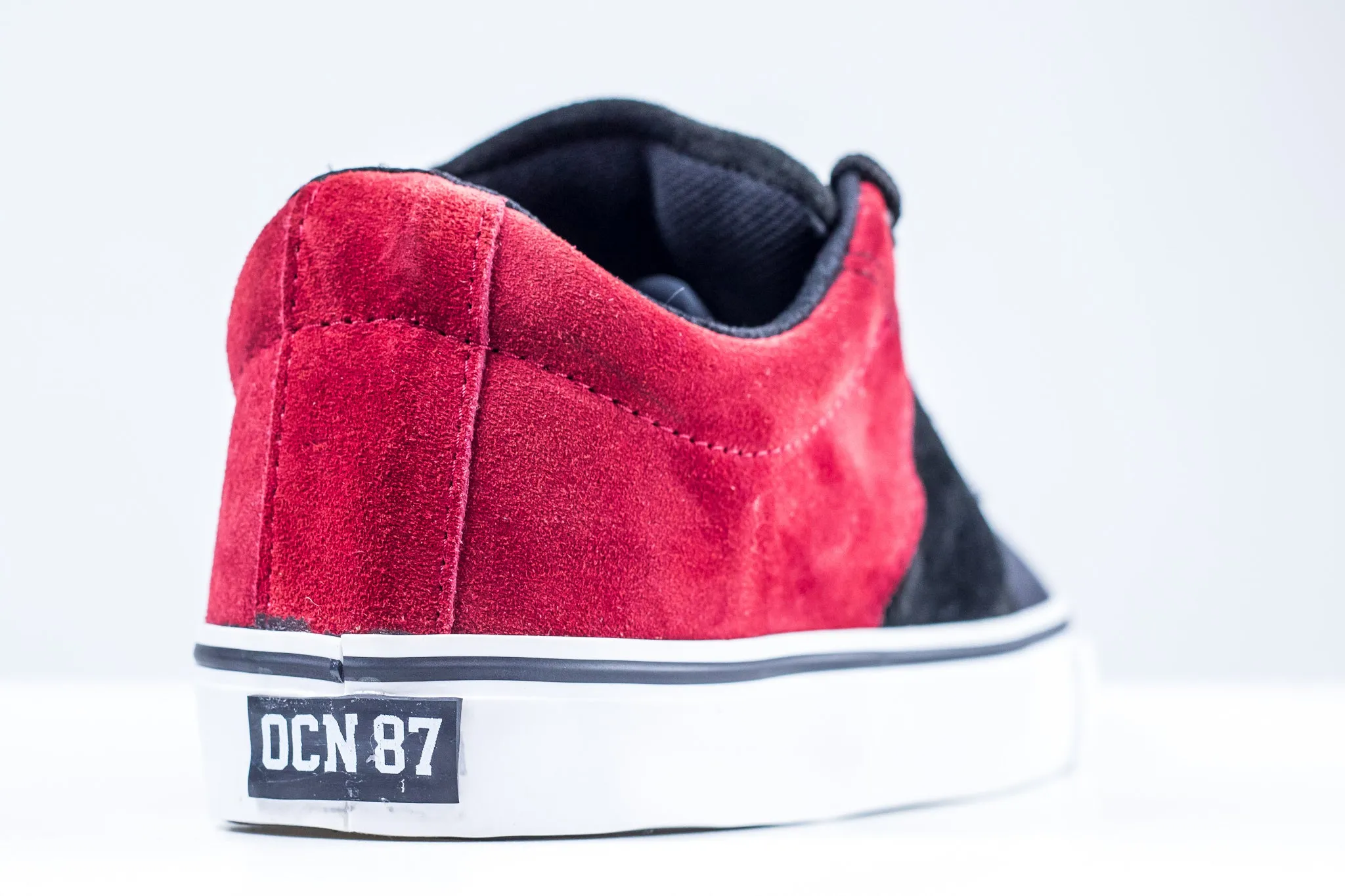 Zapatilla Ocn Low Air Negro/Bordo