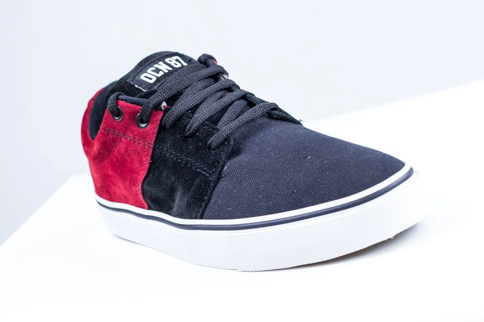 Zapatilla Ocn Low Air Negro/Bordo