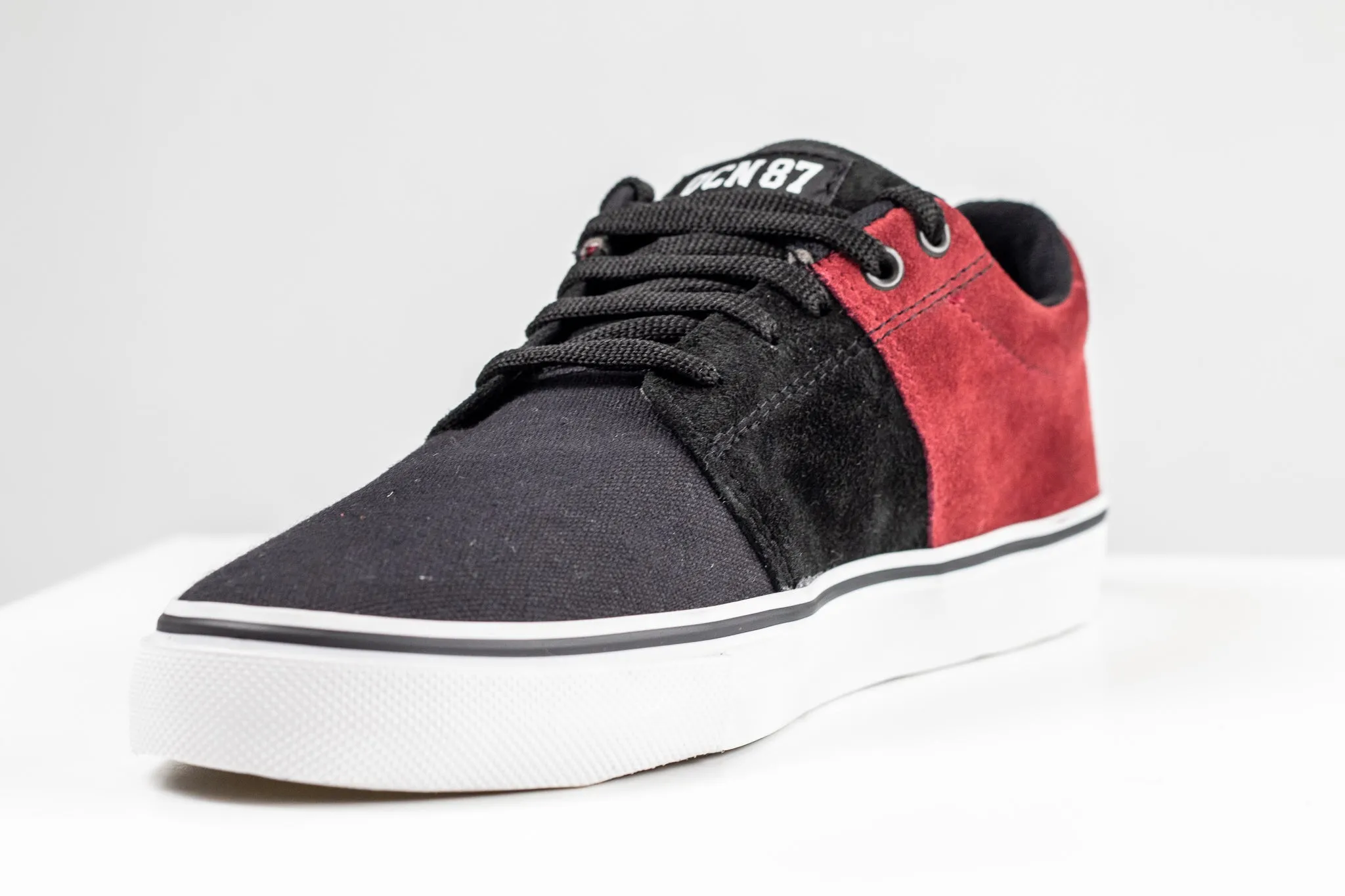 Zapatilla Ocn Low Air Negro/Bordo